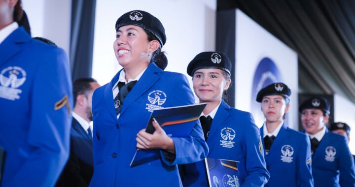 Gobernadora asegura continuidad del modelo de bachillerato bivalente