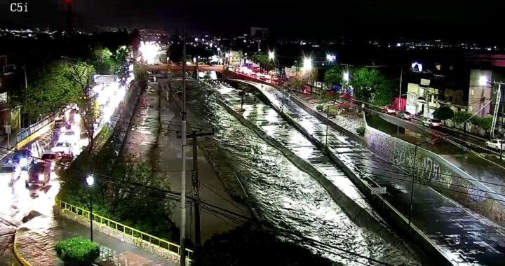 Llegan las lluvias y el caos con aguacero en la ciudad de León