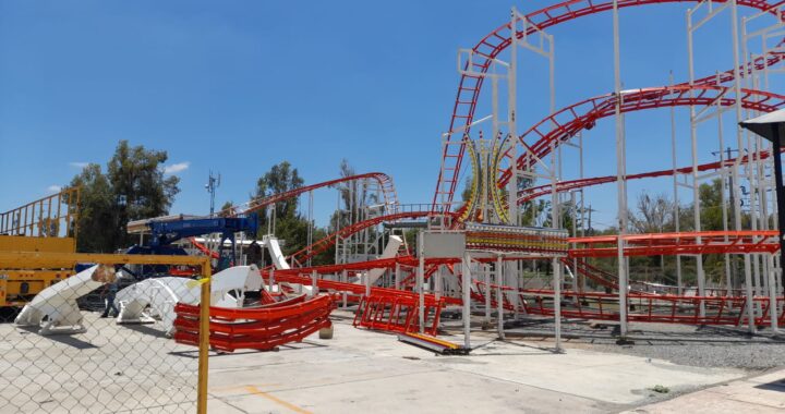 En la casa del Festival de Verano ya está la montaña rusa uno de los juegos más famosos
