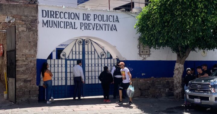 Dan de baja a policía capitalino por falsificar documento