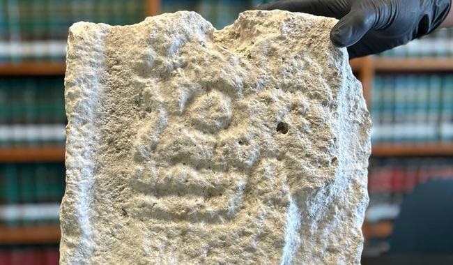 Desde Alemania, se restituye al pueblo de México un relieve tallado en roca