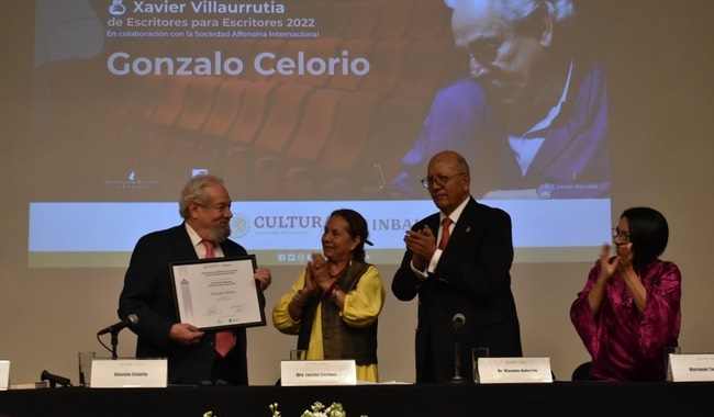 En el Palacio de Bellas Artes, recibe Gonzalo Celorio  Premio Xavier Villaurrutia de Escritores para Escritores 2022