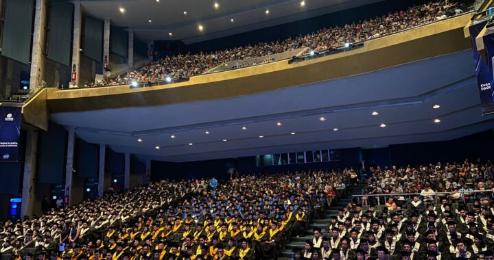 Egresan más de dos mil 500 alumnos de la UVEG