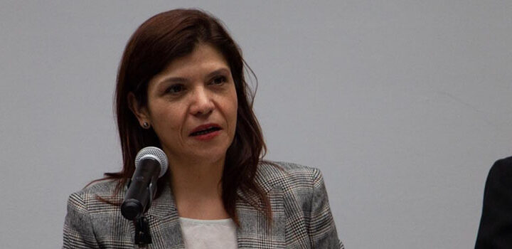 Se separa del cargo de directora para competir por la rectoría general de la UG