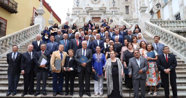 Celebran 50 años de egreso Generación 1968-1973 de Contadores Públicos UG