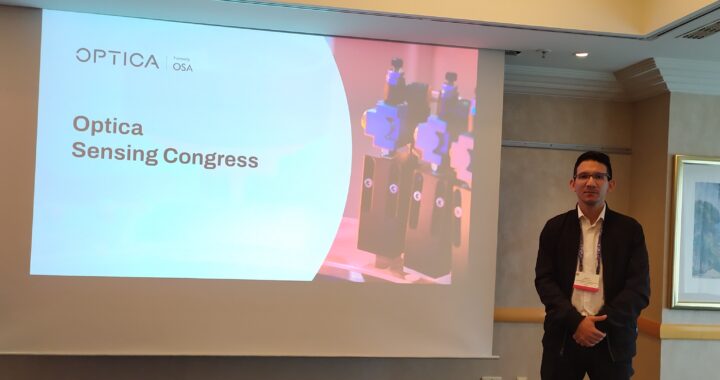 Alumno UG presenta en Alemania un sensor de flujo de fibra óptica para controlar el flujo por goteo 