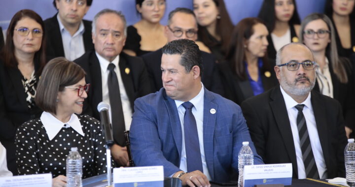 Toma protesta Claudia Gómez como la nueva rectora de la UG; gobernador refrenda su apoyo