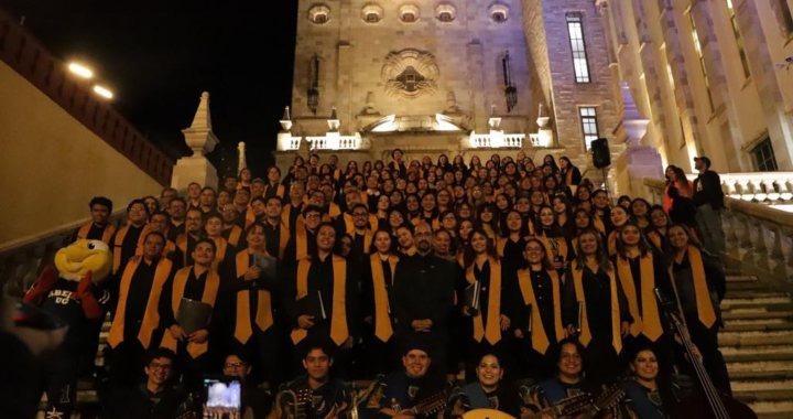 Coro Monumental UG inaugura Universiada Cervantina 2023