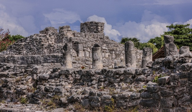 El Tren Maya impulsará la visita a las zonas arqueológicas de San Miguelito y El Rey, en Cancún, Quintana Roo