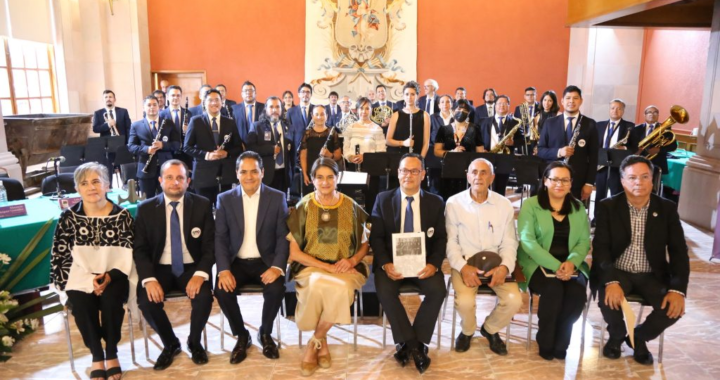 Presenta IEC libro dedicado a la Banda de Música del Estado
