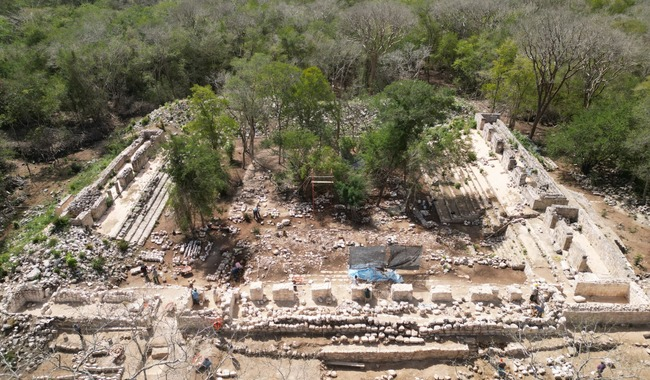 Arqueólogos del INAH descubren dos conjuntos habitacionales en la Zona Arqueológica de Kabah