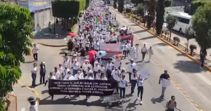 Trabajadores del Poder Judicial protestan en León contra extinción de fideicomisos
