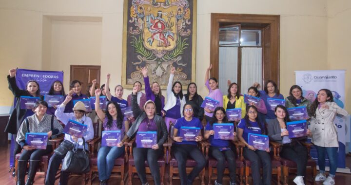 Se gradúa la quinta generación de emprendedoras violeta