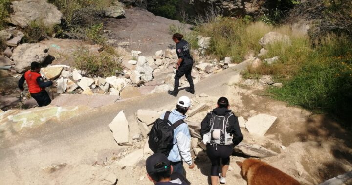 Rescatan a menores de edad que se extraviaron en el cerro del faro