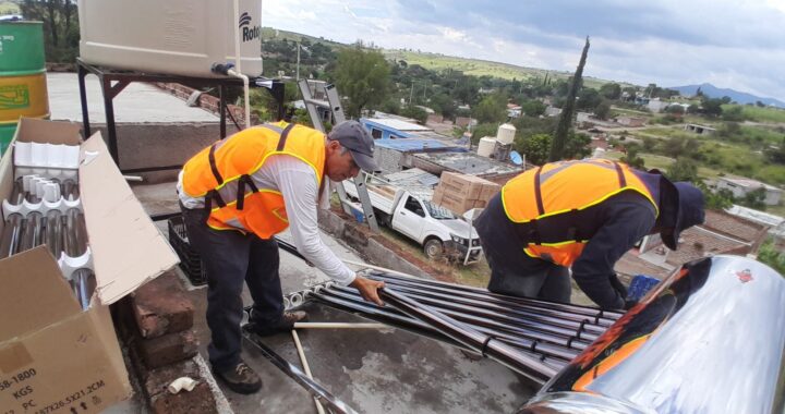Instalan más de 500 calentadores solares en un mes de trabajo intensivo