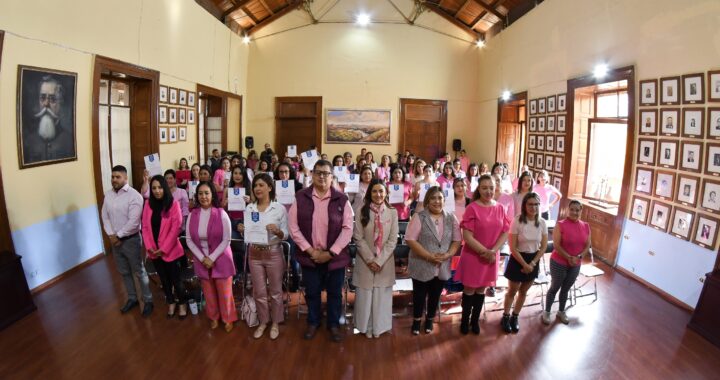 Llaman a las mujeres para que se realicen sus autoexploraciones mamarias 