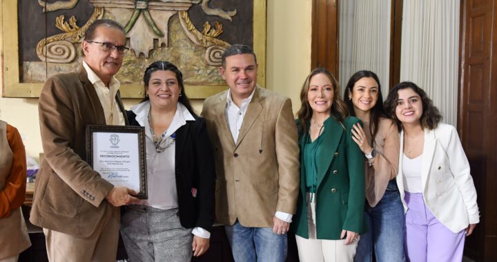 Reconocen labor de doctores de la capital durante el día del médico
