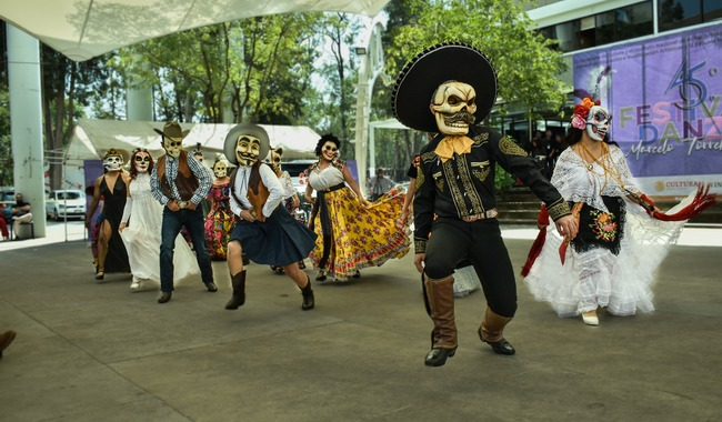 La Escuela Nacional de Danza Folklórica celebró el Día de la Danza Tradicional con el Festival de Danzas Marcelo Torreblanca