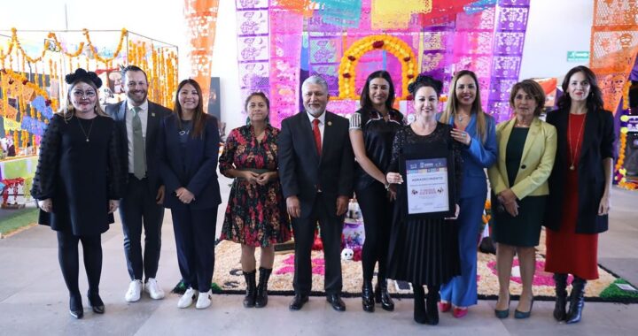 Homenajean a personajes famosos de Guanajuato con el concurso de altares en el Congreso