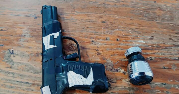 Detiene Policía capitalina a presunto asaltante con arma de juguete