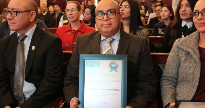 Entrega UG distintivo de Buenas Prácticas Ambientales a 34 espacios universitarios  