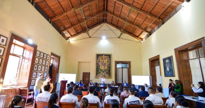 Reciben certificación mujeres de la policía de género y del sistema 911 por atención a víctimas