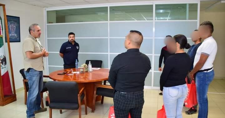 Reconocen vecinos de Marfil a policías por trabajo conjunto contra la delincuencia
