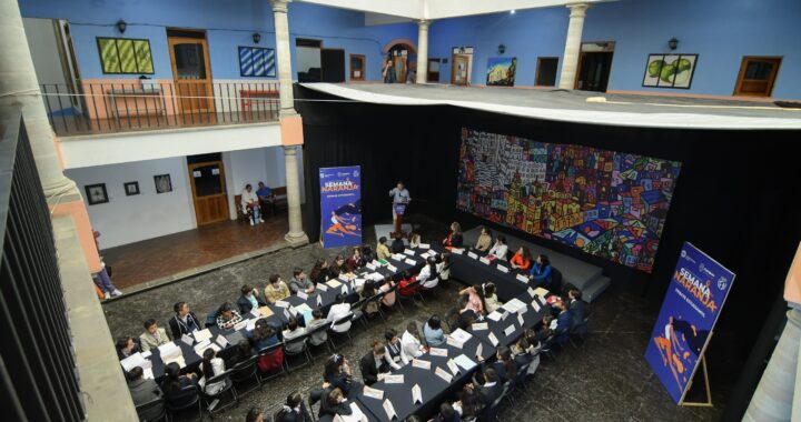 Debaten estudiantes sobre la violencia hacia las mujeres