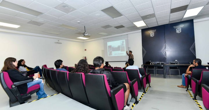Abejas UG del Campus León conversan sobre sus experiencias de intercambio académico