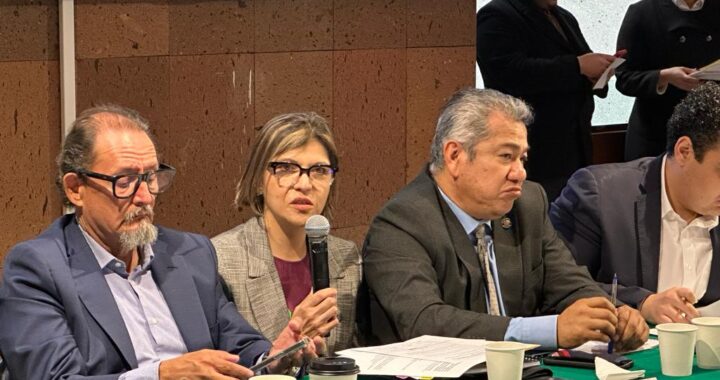 Participa Rectora General UG en entrega de informes financieros a la Cámara de Diputados 