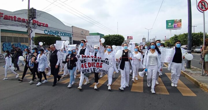 Se manifiestan alumnos de la Universidad Latina, tras homicidio de sus compañeros