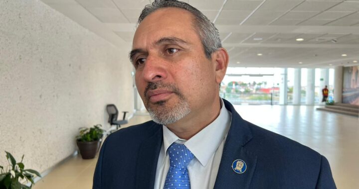 La policía turística rembolsa el dinero a visitantes defraudados