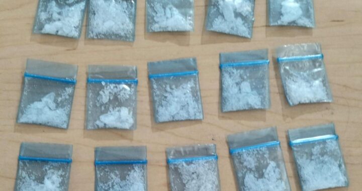 Arrestan a joven con 15 dosis de presunta droga cristal