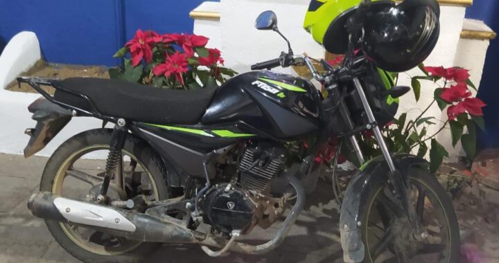 Detienen a sujeto por presunto allanamiento de morada y a uno más con moto robada