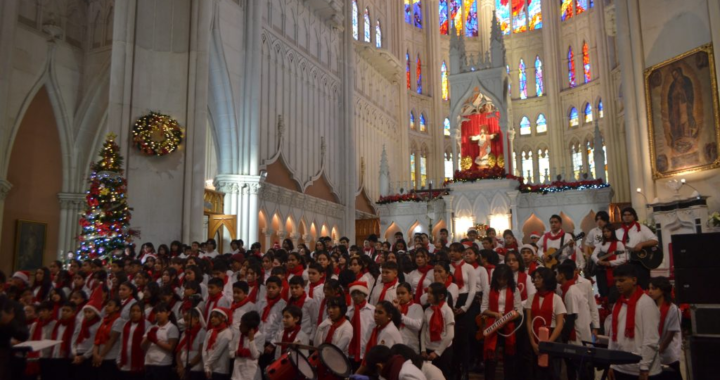 Cerca de 300 alumnos conforman el Coro Monumental de la Delegación Regional León