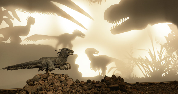 Universum presenta Dinosaurios entre nosotros*
