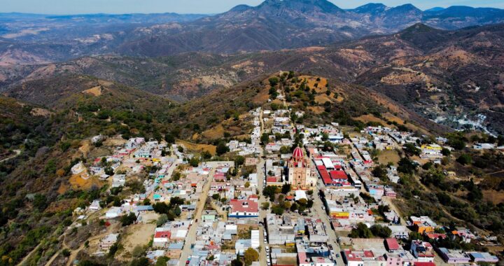 Distinguen a Mineral de la Luz como Barrio Mágico