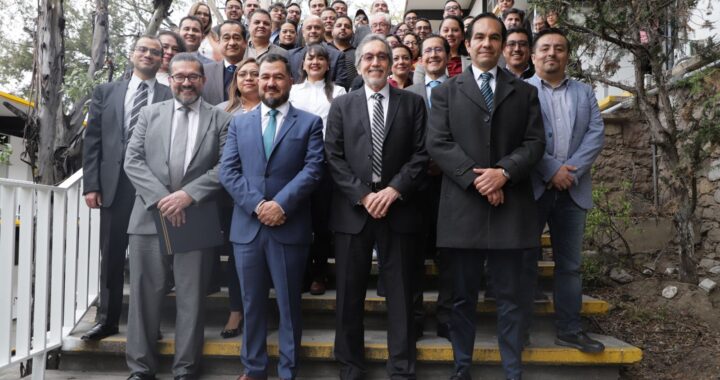 Reconocen trayectoria del Dr. Salvador Hernández y del Dr. Gabriel Segovia, referentes internacionales UG en el área de Química  
