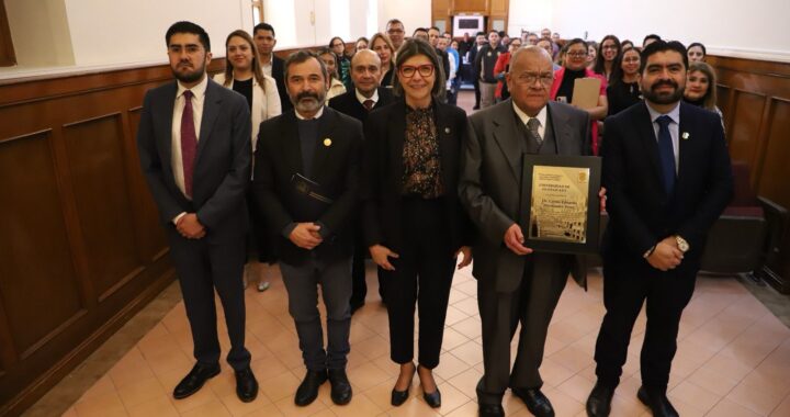 Rinde UG homenaje al Dr. Carlos Eduardo Hernández Pérez por 45 años de servicio a la comunidad universitaria   