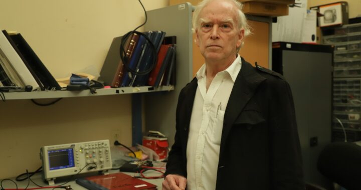 Académico UG es reconocido por su liderazgo como investigador y docente en el área de la física  