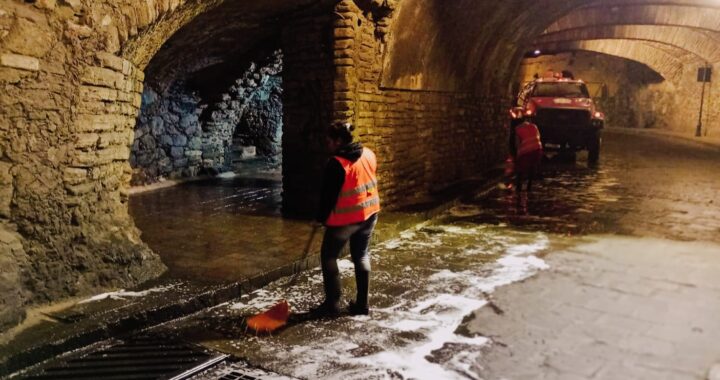 Realizan trabajos nocturnos de reparación, limpieza e iluminación en varios puntos de Guanajuato Capital
