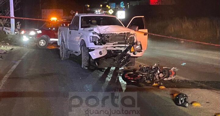 Muere motociclista en choque contra camioneta