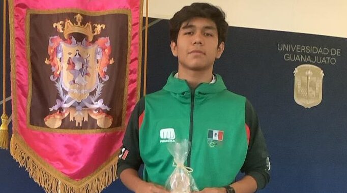Alan Villafaña, estudiante NMS UG participará en Campeonato de Karate Centroamericano y del Caribe