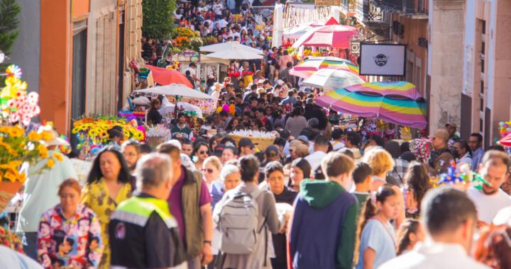 Se realiza el día de las flores, donde la clase política se pasea en este viernes de Dolores