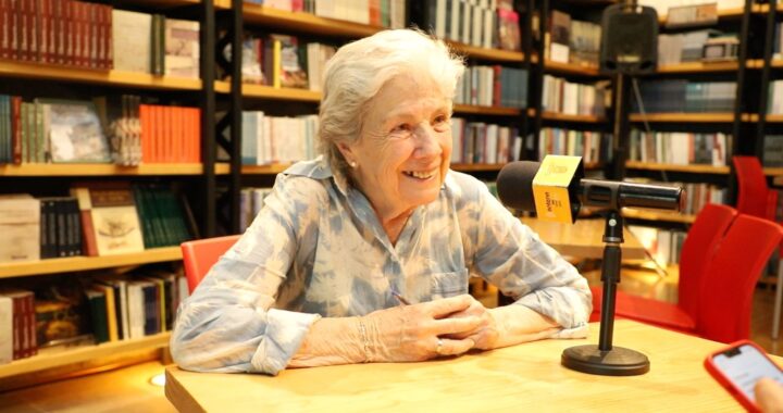 “Todos somos puro cuento, construimos el sentido de nuestra vida contándonos”: Alicia Molina, galardonada en la FILUG