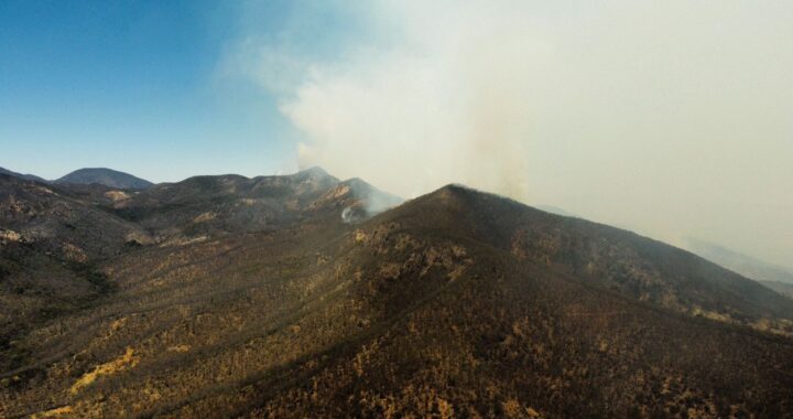 Informa gobernador que no escatimarán en recursos para sofocar el fuego en Santa Rosa