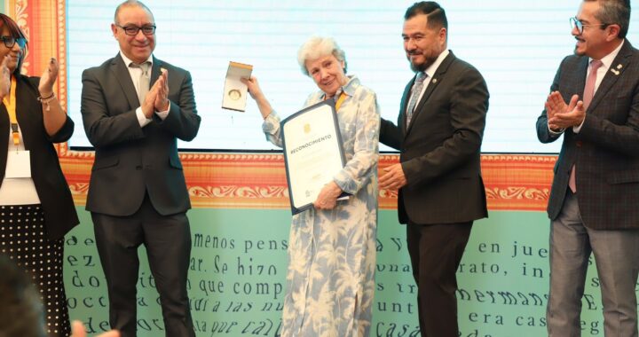 Reconocen a Alicia Molina con el premio de literatura Jorge Ibargüengoitia