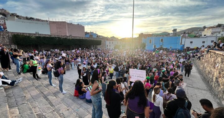 Tres mil capitalinas tomaron las calles de Guanajuato en la marcha del 8M