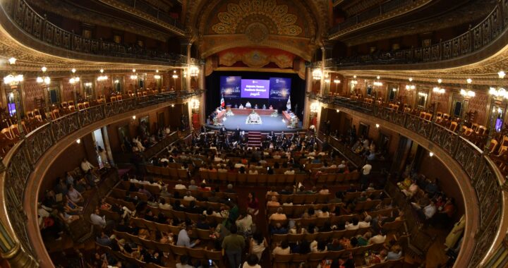 Con lágrimas reciben su reconocimiento los Guanajuatenses Distinguidos