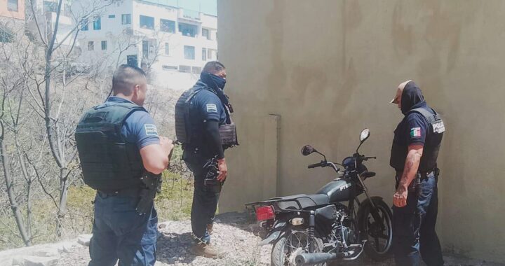 Localizan y aseguran moto con reporte de robo en la carretera panorámica